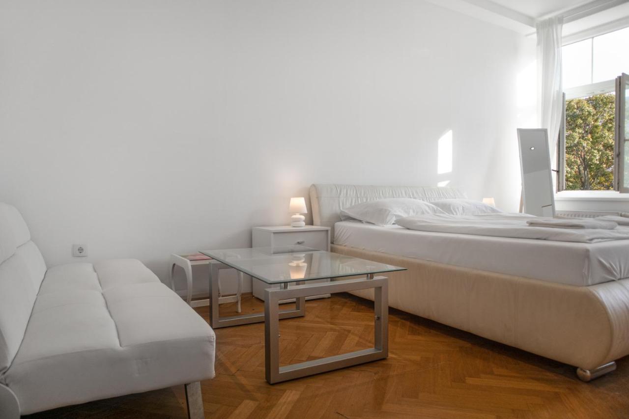 Superb 7br Shared Apartment- Near Hauptbahnhof Appartement *