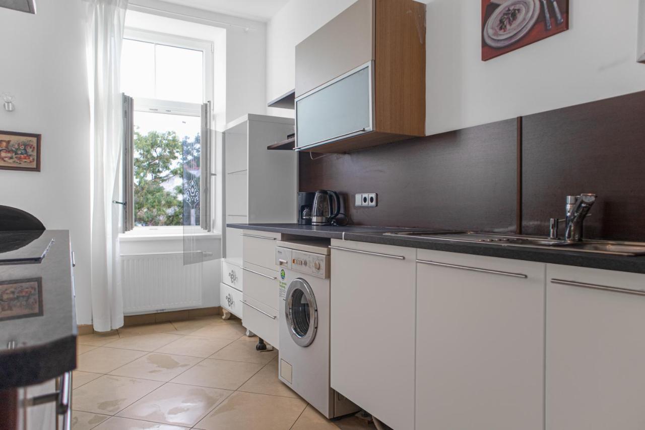 Superb 7br Shared Apartment- Near Hauptbahnhof Wenen
